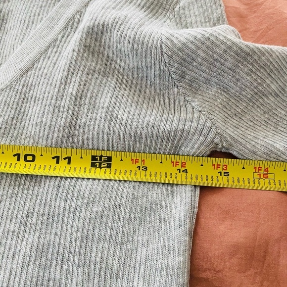 NWT J.Ing Soft Grey Long Sleeve Ribbed Scoop Neck Top, Bamboo Blend Fabric - Picture 5 of 6